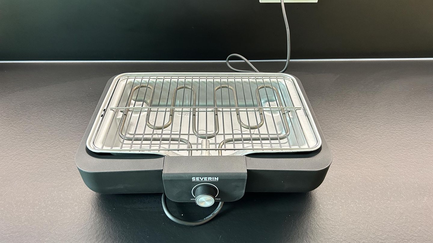 Das Kabel führt leider unter dem Grill durch. Hier wäre eine andere Lösung wünschenswert