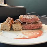 Starke Röststreifen lässt das Steak vermissten, dafür ist es perfekt medium