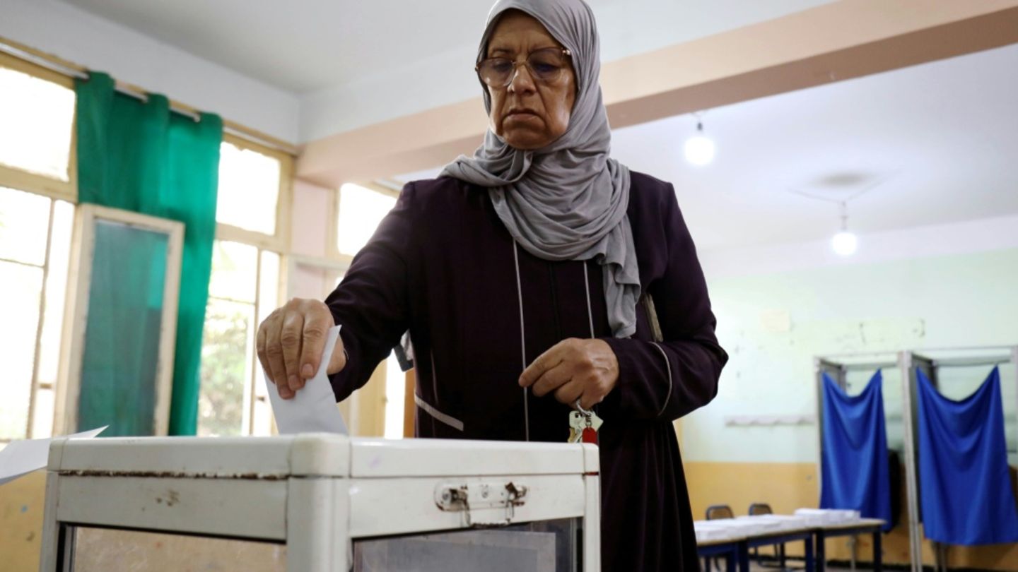Historisch niedrige Beteiligung an Wahl in Algerien - regierungsnahe FLN siegt