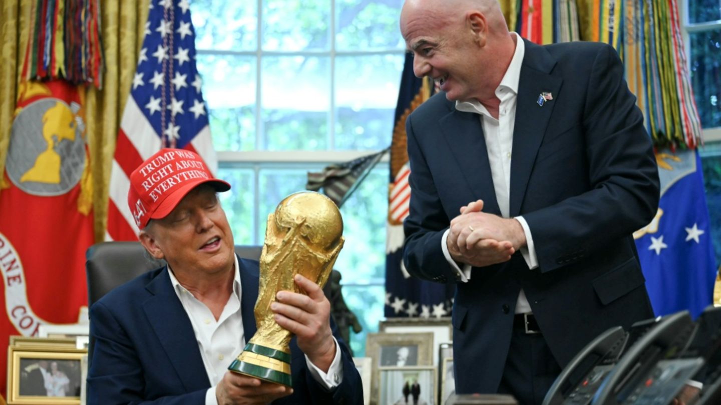 Aufgehobene Sperre für US-Stürmer: Trumps Anruf bei Infantino löst WM-Skandal aus