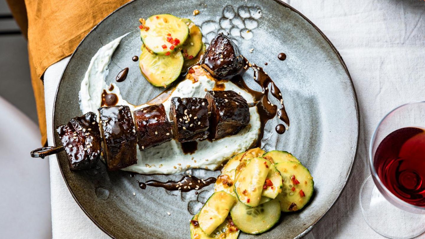 stern-Küche: Grillrezept: Das Geheimnis hinter besonders saftigen Short-Rib-Spießen