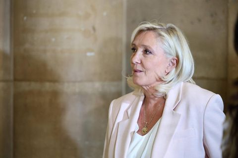 Frankreichs Rechtspopulisten Le Pen Nichte Dr ngt Nach Vorne STERN de frankreichs-rechtspopulisten-le-pen-nichte-dr-ngt-nach-vorne-stern-de