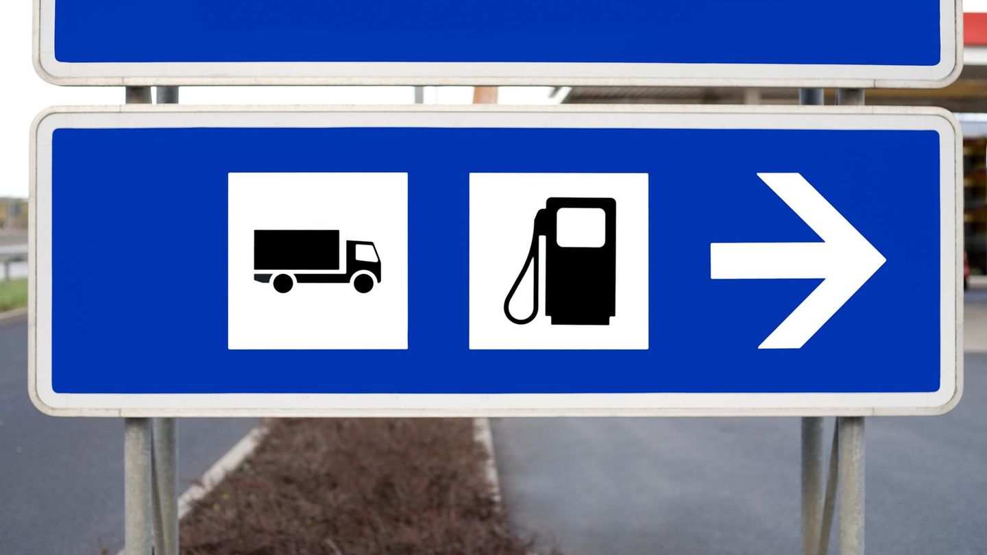 ADAC rechnet vor: So viel teurer ist das Tanken an der Autobahn