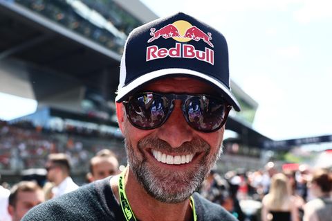 Jürgen Klopp mit einer Red-Bull-Lappe beim Formel 1 Rennen von Spielberg