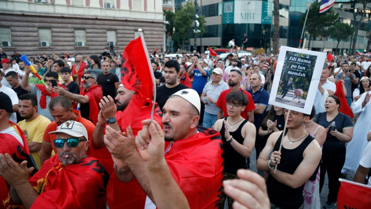 Tausende protestieren gegen Bauprojekt von Trump-Familie in Albanien