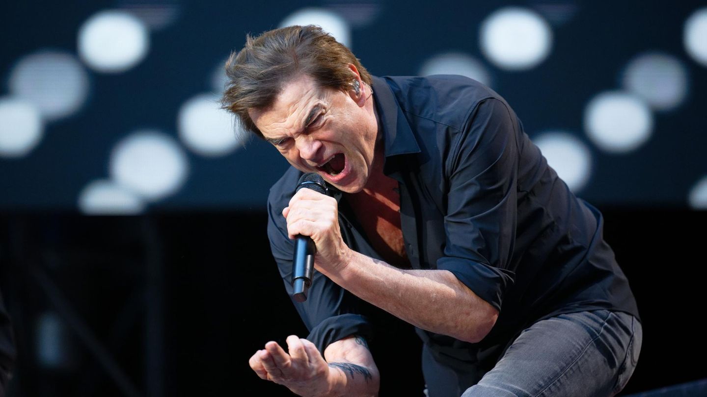 Konzert in Berlin: Ärzte-Sänger Farin Urlaub spielt mit den Toten Hosen