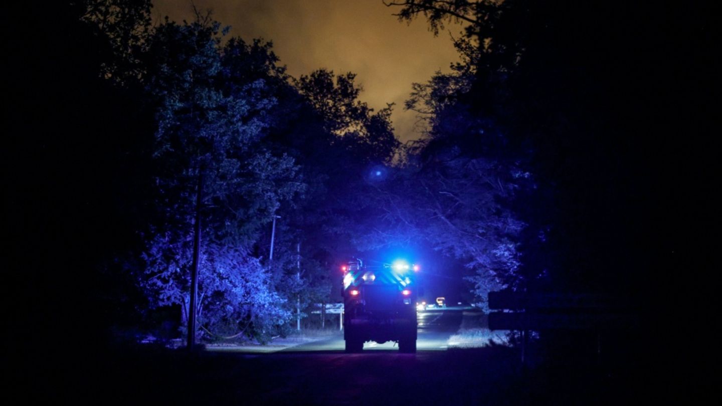 Feuer im Wald von Fontainebleau südlich von Paris - zwei Löschflugzeuge unterwegs