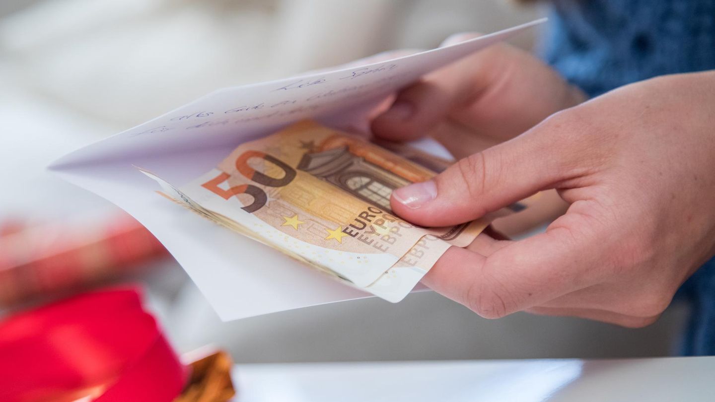 Geschenke und Steuern: Warum Sie bereits kleine Geldgeschenke dem Finanzamt melden müssen