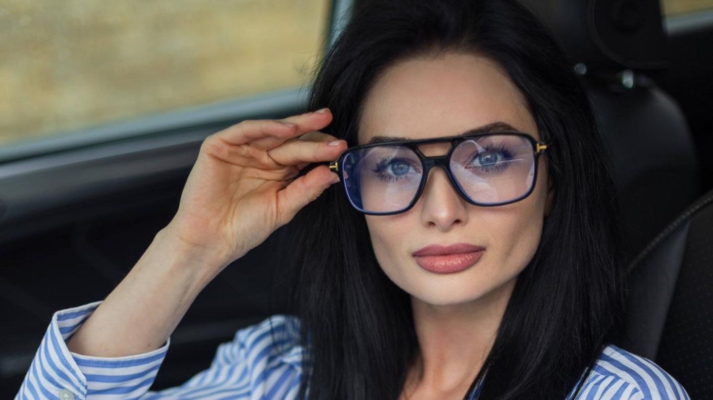 Optiker: Steht die mir? Woran man erkennt, welche Brille wirklich gut aussieht