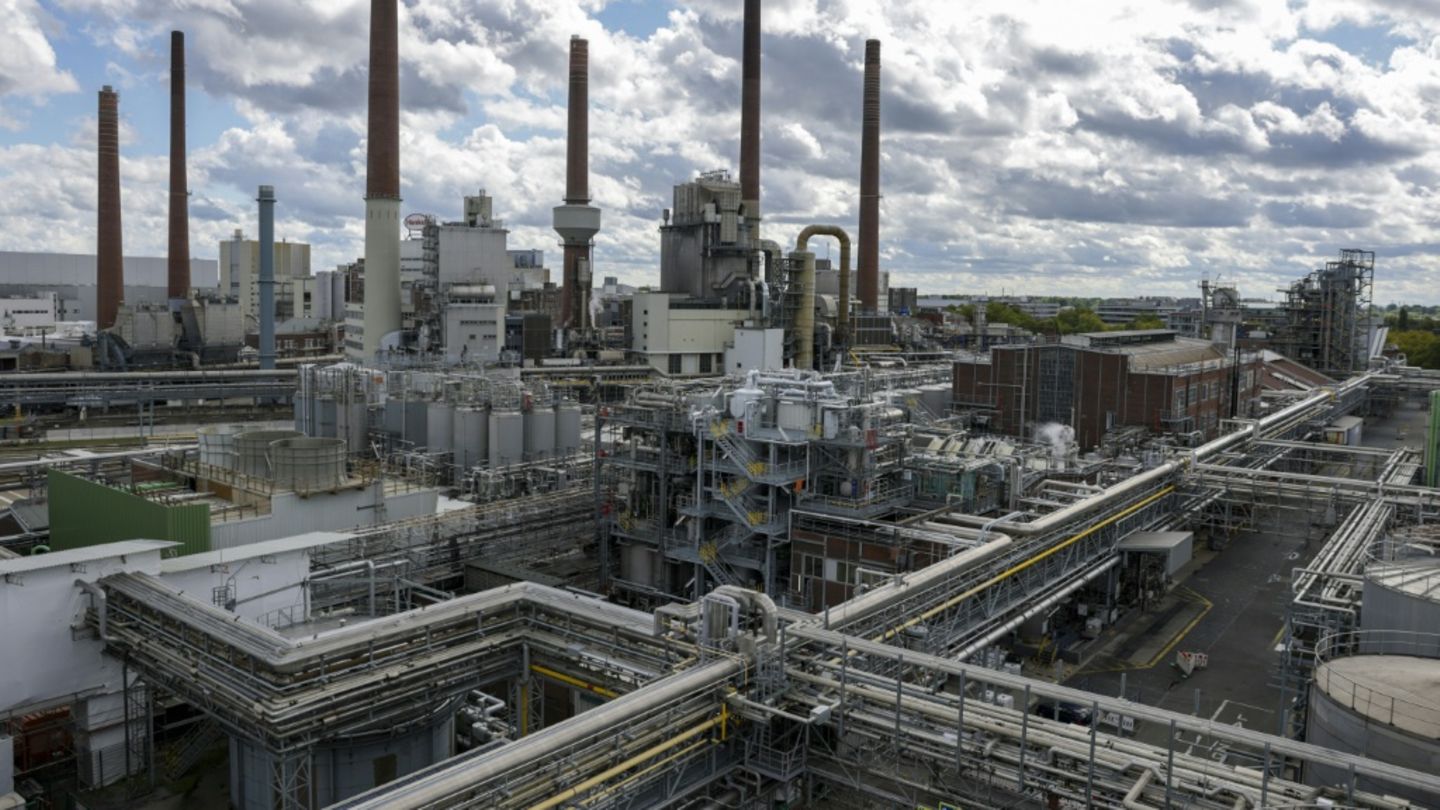 Deutsche Chemieindustrie steckt weiter in der Krise - hofft aber auf Reformkurs