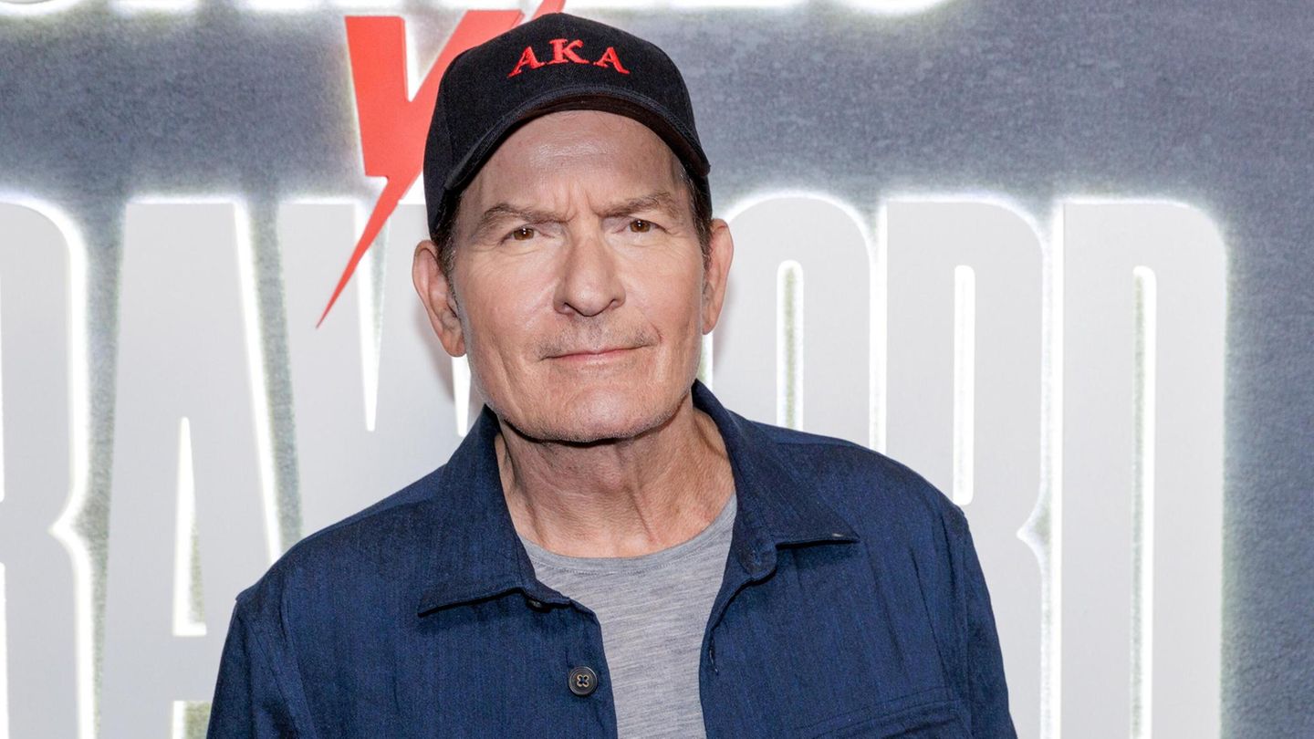 Charlie Sheen muss sich Vorwürfe seiner Tochter auf Tiktok anhören