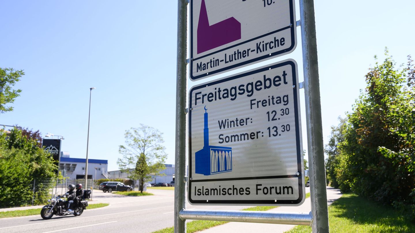 Oberbayern: Penzberg errichtet Hinweisschilder für Freitagsgebet