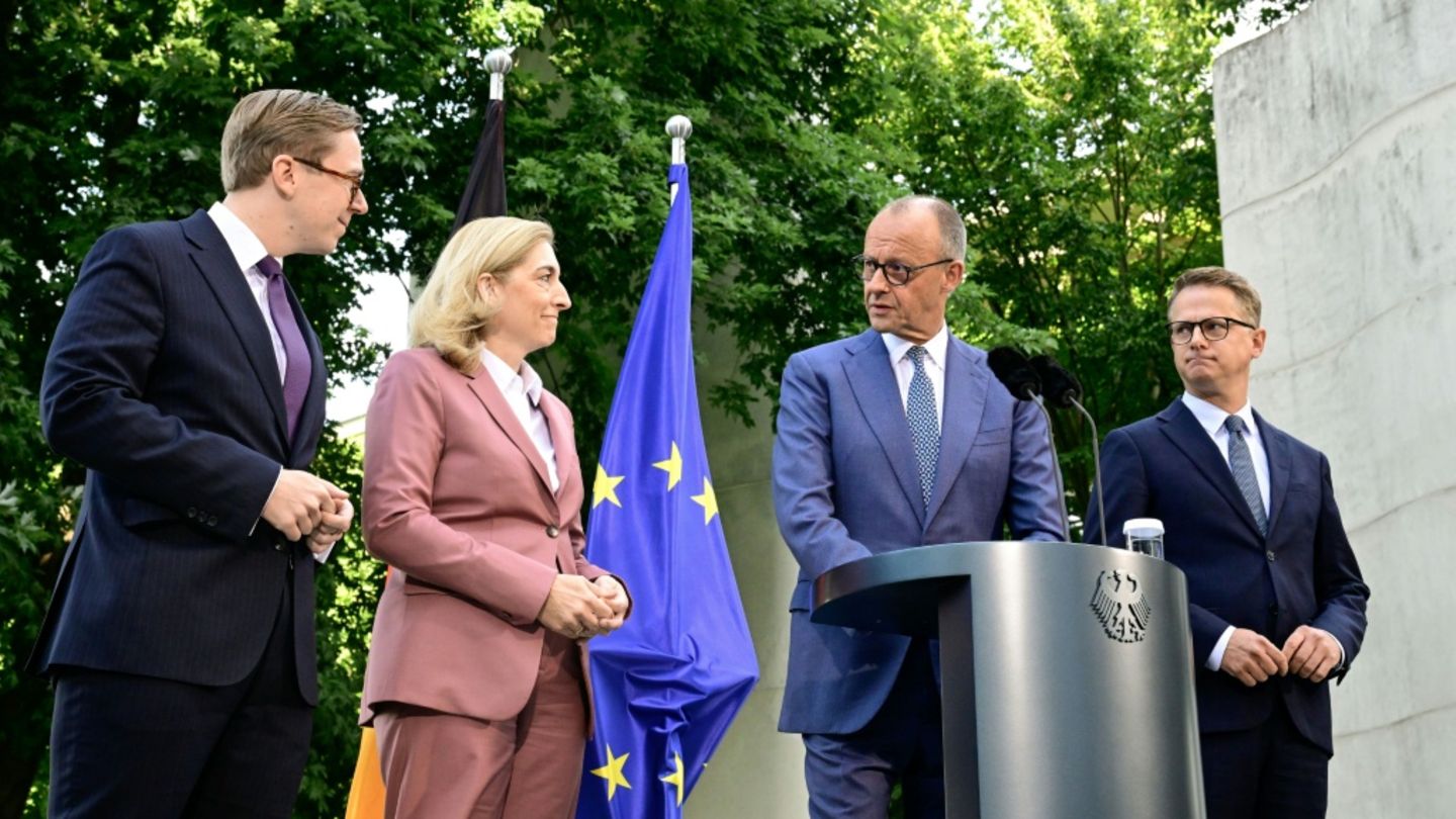 Kabinettsumbildung: Verfassungsrechtler Pieper kritisiert verzögerte Vereidigung