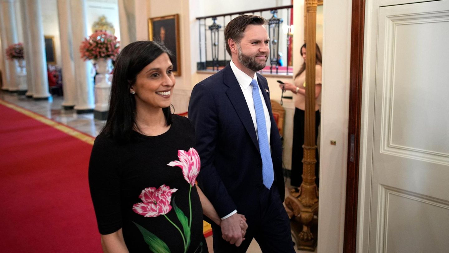 Tage nach der Geburt: J. D. Vance und Ehefrau Usha veröffentlichen Familienfoto mit ihrem Baby