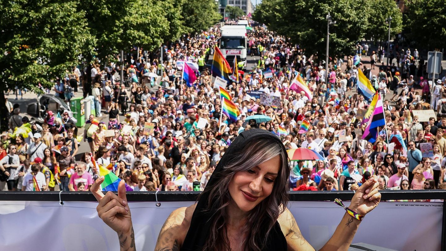CSD In Berlin Hunderttausende Feiern F r Vielfalt Und Toleranz STERN de csd-in-berlin-hunderttausende-feiern-f-r-vielfalt-und-toleranz-stern-de