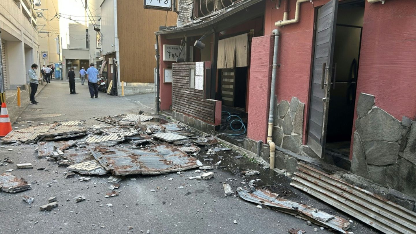 Erdbeben in Japan: Medien berichten über Tote in beschädigtem Einkaufszentrum