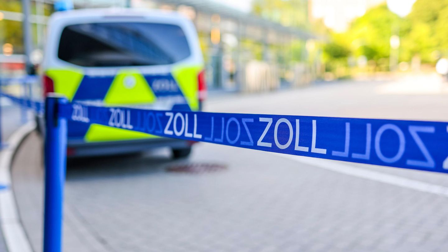 NRW: Zollmitarbeiter stürzt bei Schwarzarbeitskontrolle in den Tod