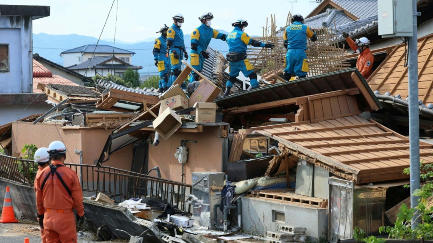 Zahl der Opfer durch Beben in Japan auf 34 gestiegen - Tote aus Einkaufszentrum geborgen