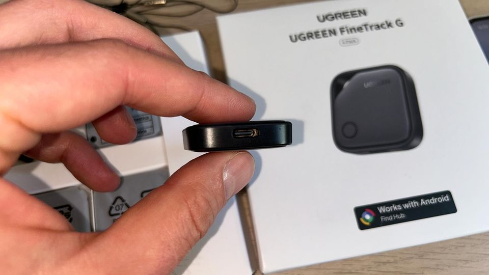 Statt auf eine Batterie setzt Ugreen auf einen Akku, der per USB-C geladen wird