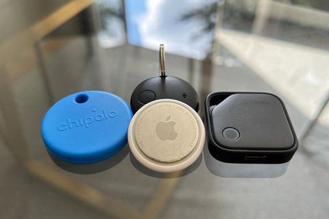 Der AirTag 2 verzichtet auf eine Öse, die restlichen Bluetooth-Tracker nicht