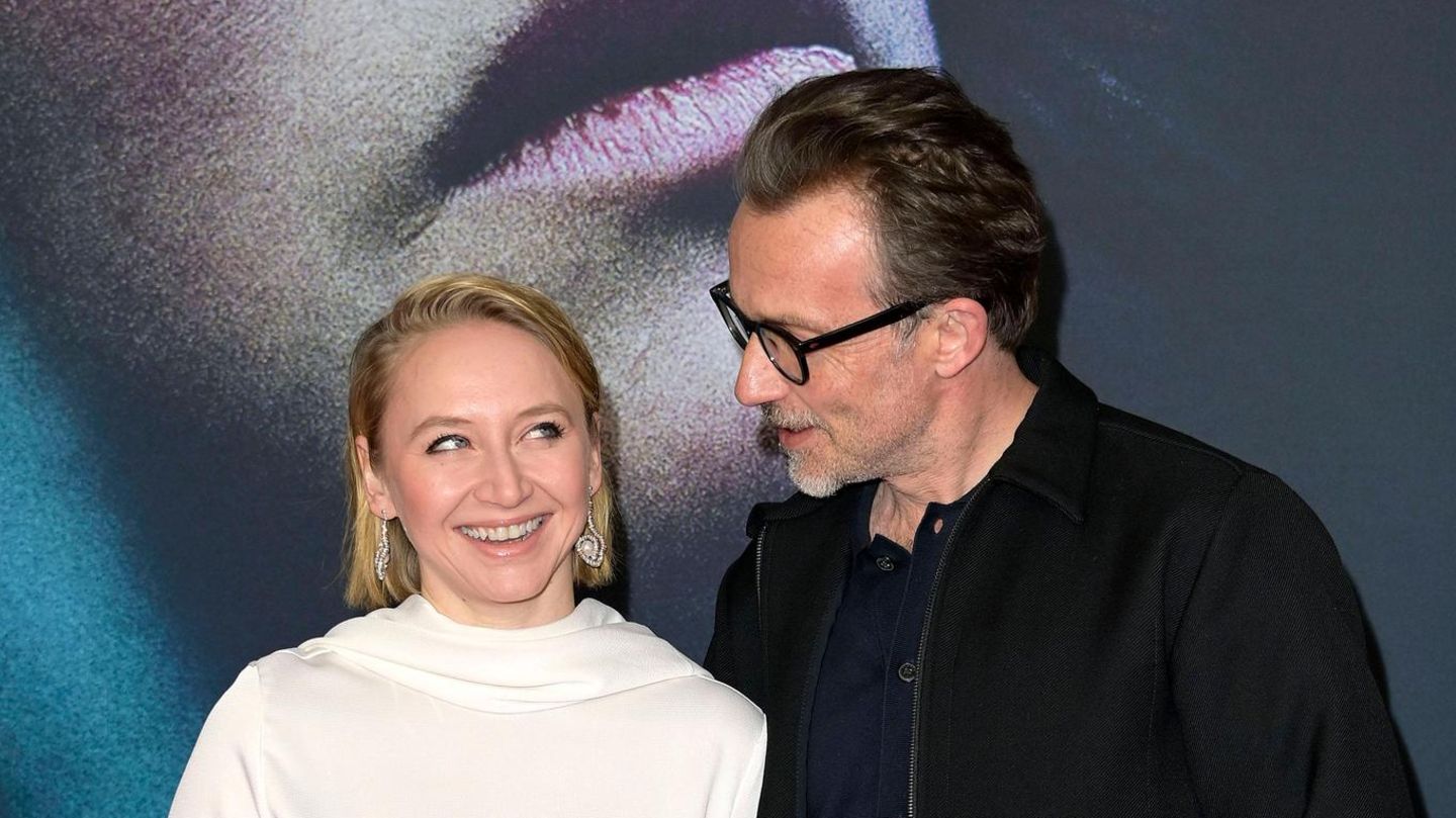 Schauspieler-Paar: Anna Maria Mühe und Lucas Gregorowicz zeigen ihre Hochzeitsbilder