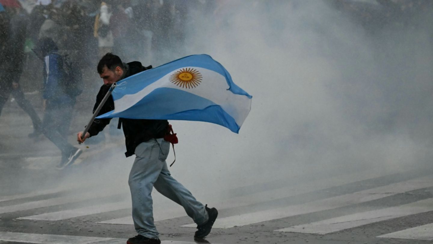 Argentinien: Polizei geht mit Tränengas und Gummigeschossen gegen Proteste vor