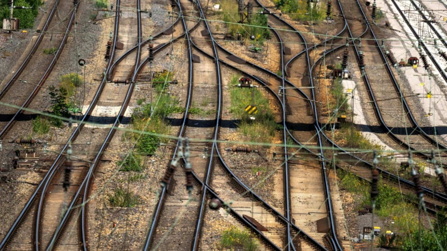 Nordrhein-Westfalen: Kabel der Deutschen Bahn beschädigt – Kölner Staatsschutz ermittelt