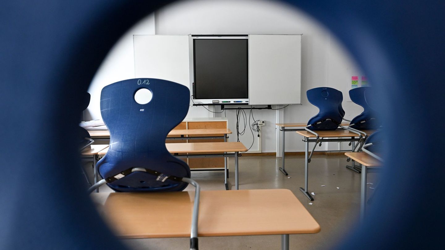 Bildung: Hunderte Lehrer fallen wegen Krankheit dauerhaft aus