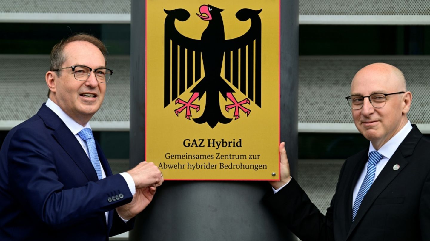 Dobrindt verteidigt Geheimdienstreform - Kritik an massiver Ausweitung der Befugnisse