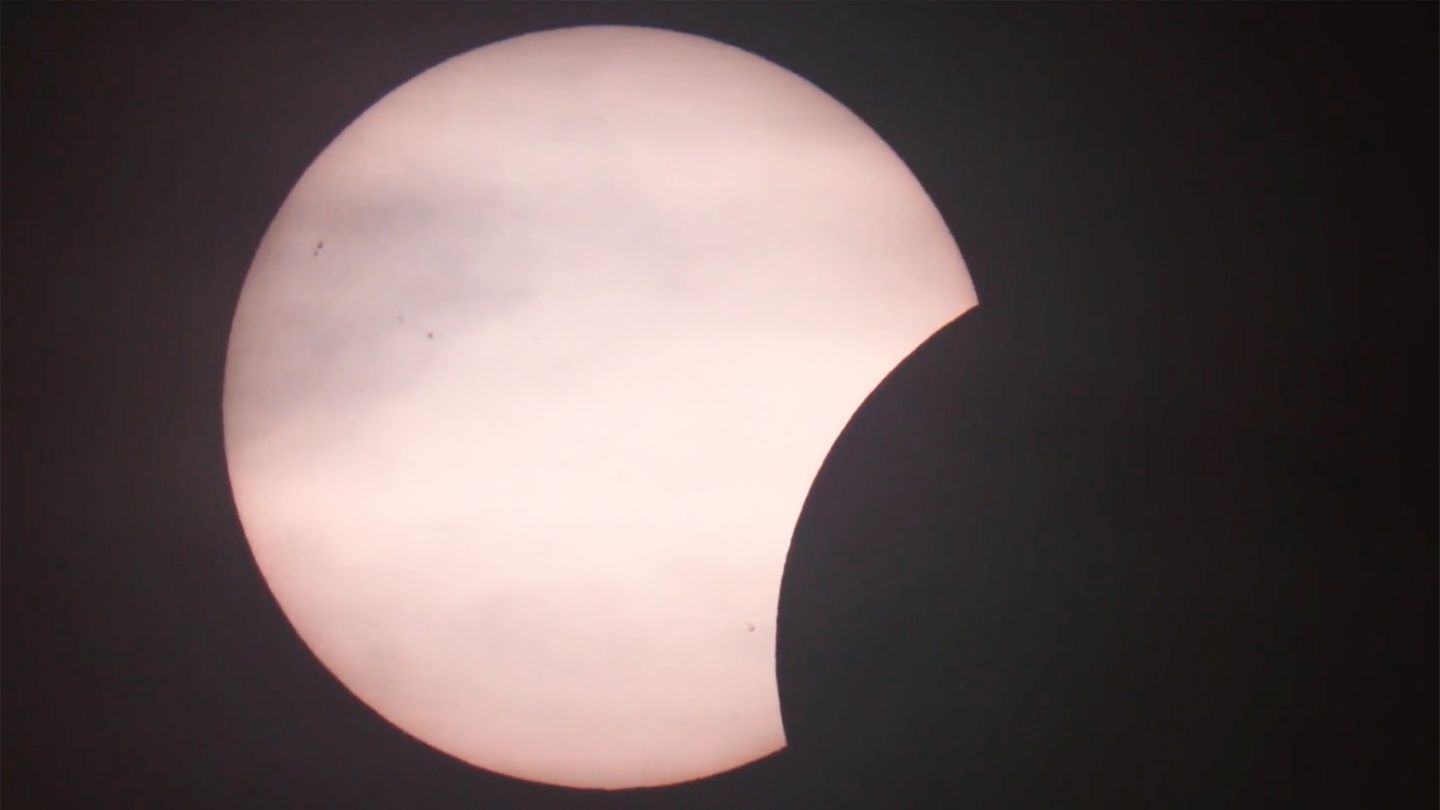 Perseiden krönen Nacht: Sonnenfinsternis zieht Millionen Deutsche in den Bann