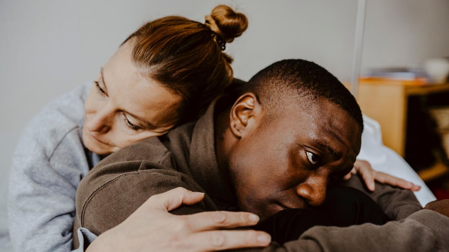 Emotionale Distanz: Wenn die Liebe plötzlich weg ist – und man sich einsam in der Beziehung fühlt