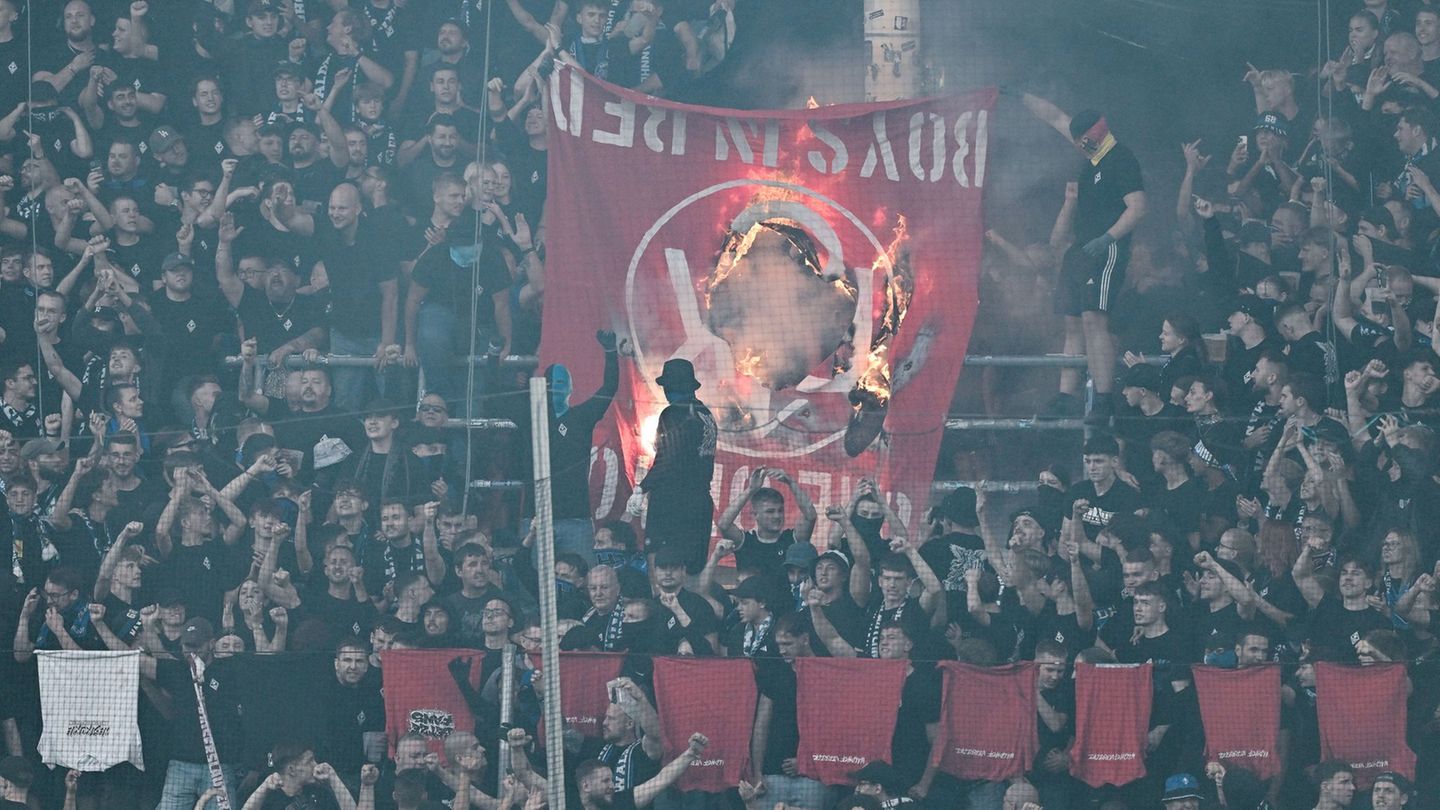 DFB-Pokal: Südwest-Derby eskaliert: Rudelbildung und Platzsturm
