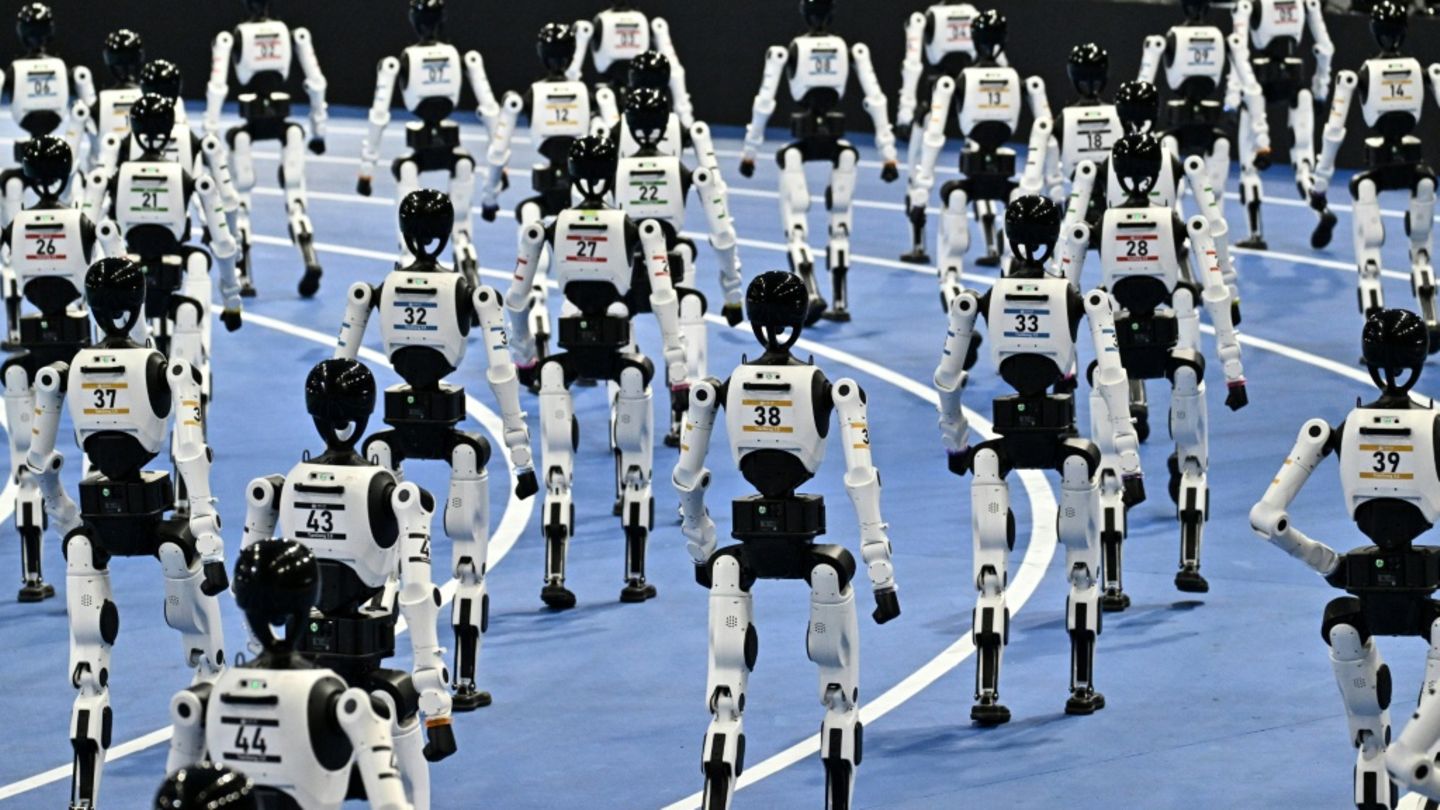 Humanoide Roboter brechen bei Weltmeisterschaften in China menschliche Rekorde