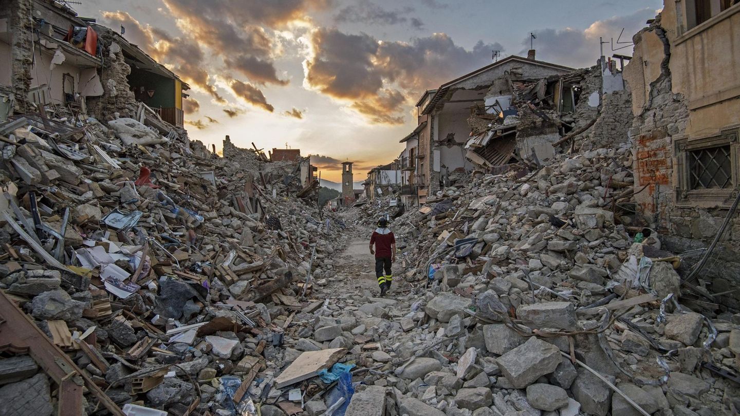 Wiederaufbau erdbeben: zehn jahre nach erdbeben: amatrice gedenkt der opfer 2026 24 vwzf6fhutbv2axs2048jpeg 6858f0560c0ce846 wiederaufbau in wenigen sekunden hinterlässt ein erdbeben am 24. August 2016 in amatrice zerstörung. Etwa 300 menschen kommen in... Iustitia. Bg erdbeben: zehn jahre nach erdbeben: amatrice gedenkt der opfer 2026 2026-08-24 10:29:09 iustitia. Bg - gerechtigkeit wiederaufbau