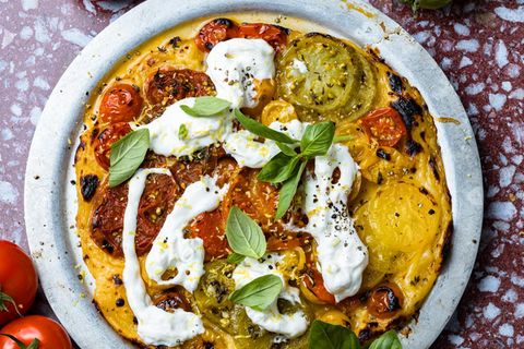 Tomaten-Tarte-Tatin mit Stracciatella und Holunderblüte