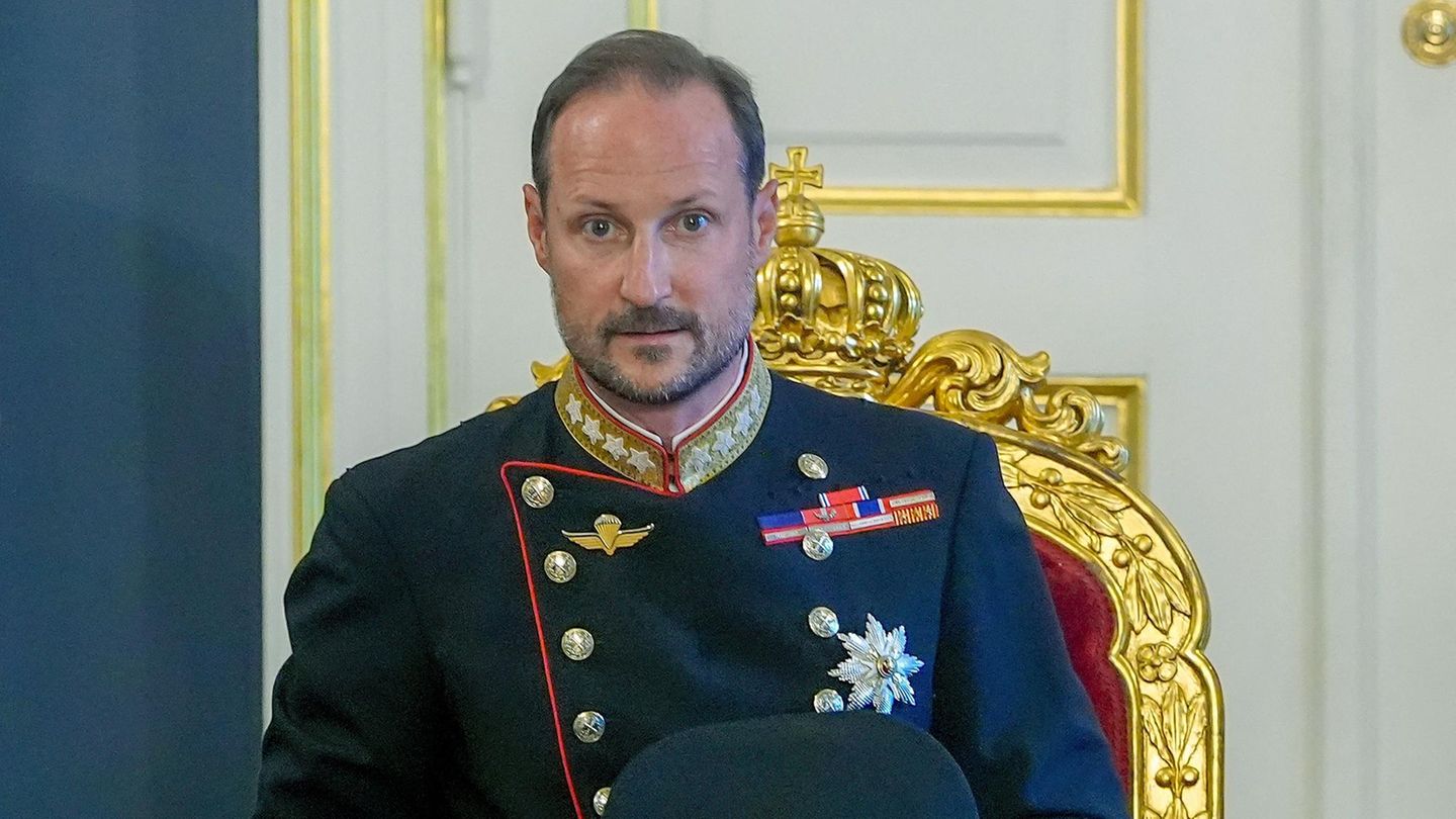 Norwegen trauert: Andrang auf Blumen für König Harald – König Haakon spricht noch heute zum Volk