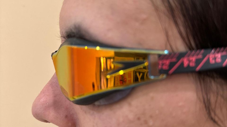 Futuristische Schwimmbrille