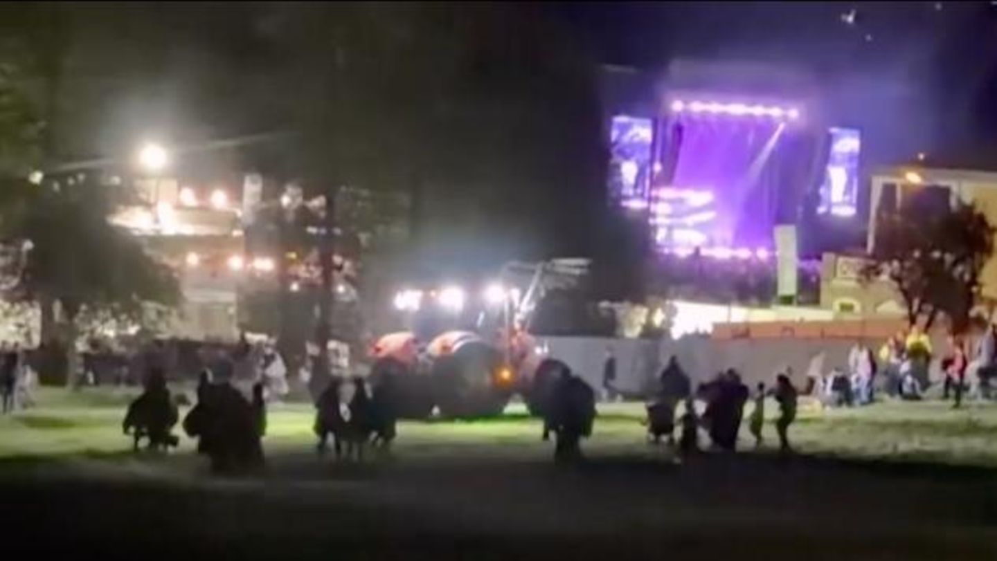 Farmer drives away concertgoers with tractor - | “Unacceptable ...