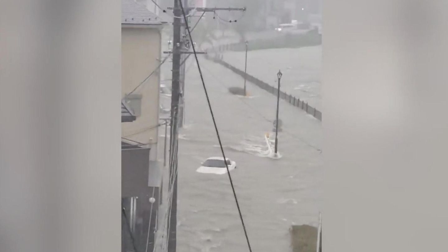 Torrential rain floods a city of millions in Japan
