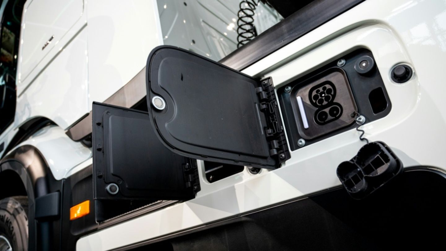 E-Lkw von Mercedes-Benz sollen Amazons Transportnetzwerk nachhaltiger machen