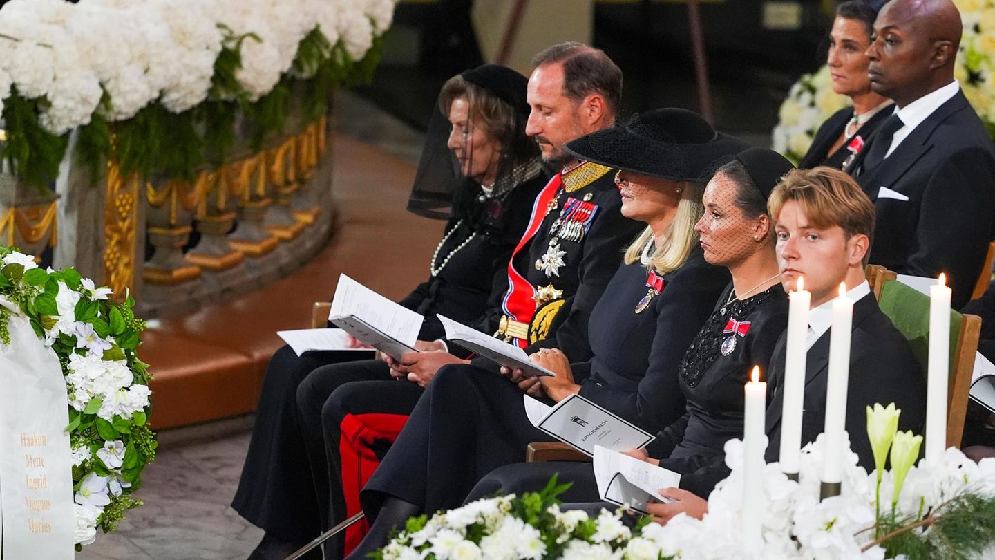 König Harald tot: Emotionaler Abschied von Königin Sonja bei ...