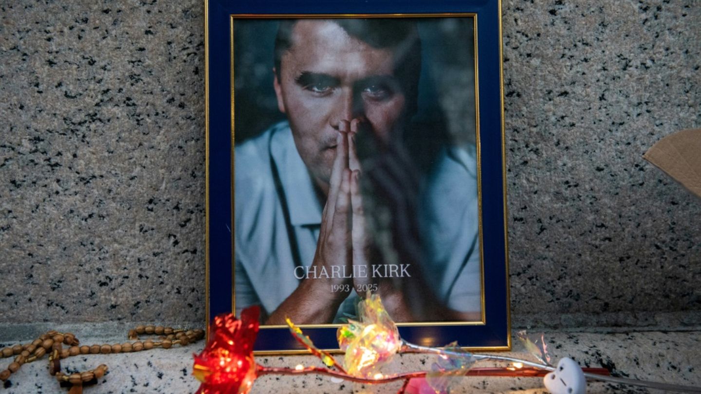 Erster Jahrestag: Trump erinnert an Kirk-Attentat und greift „radikale Linke“ an