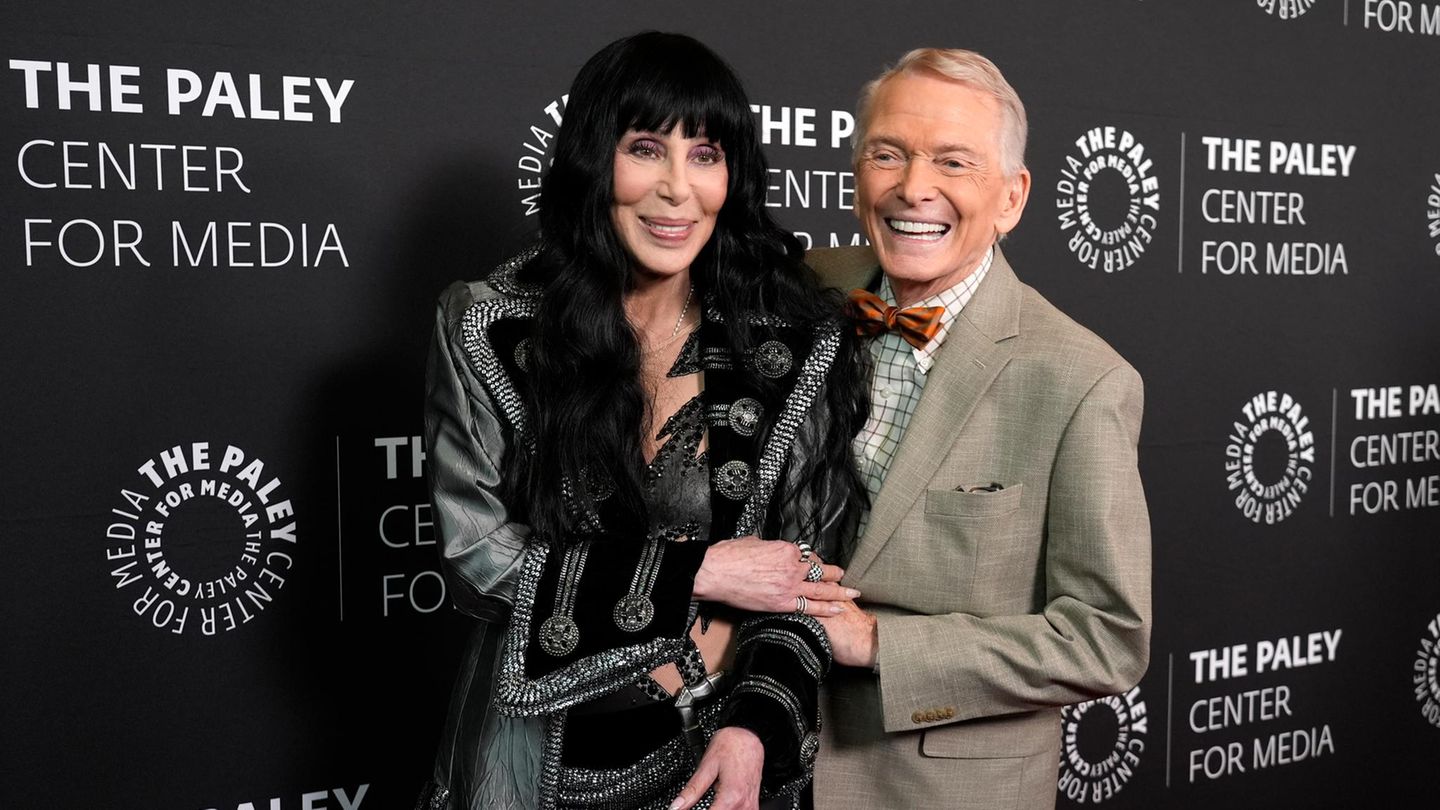 Nachruf: Bob Mackie ist tot – Hommage an Hollywoods letzten Diven-Macher