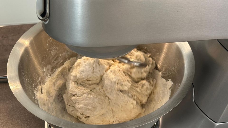 Bei der Kenwood-Küchenmaschine gibt es außerdem einen Spritzschutz