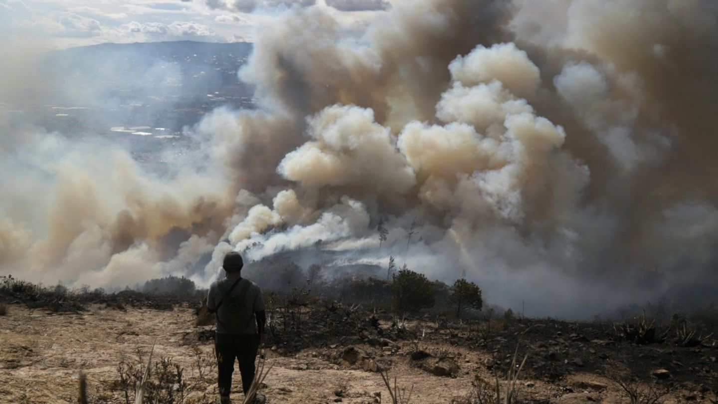 Kolumbien: Waldbrand in Touristenstadt Villa de Leyva teilweise unter Kontrolle