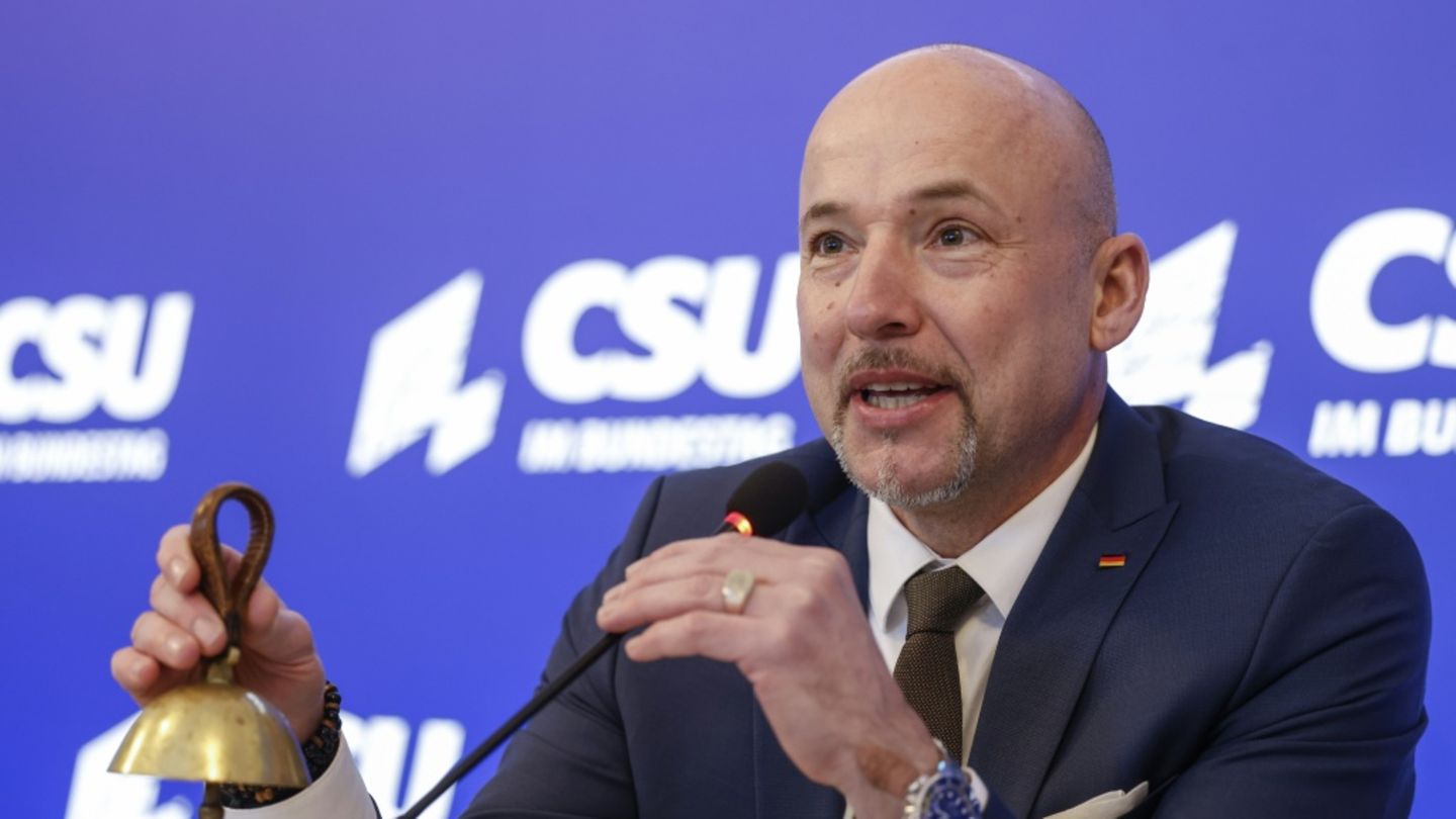 CSU lehnt Systemänderung bei Krankenkassen ab - Debatte um Merz-Äußerungen