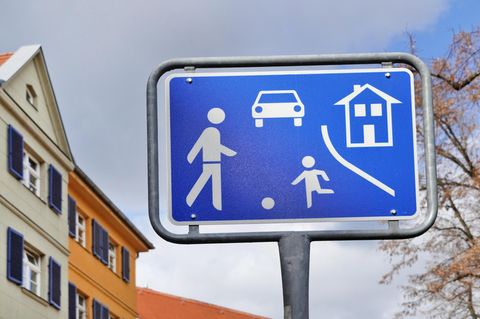 Schild für eine Spielstraße