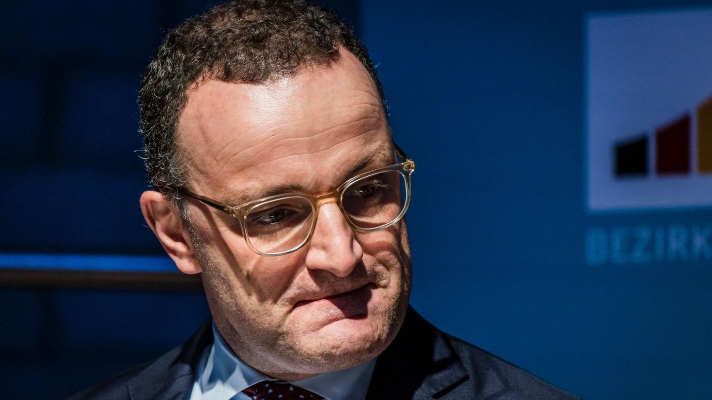 Jens Spahn is giving up his position on the Budget Committee.