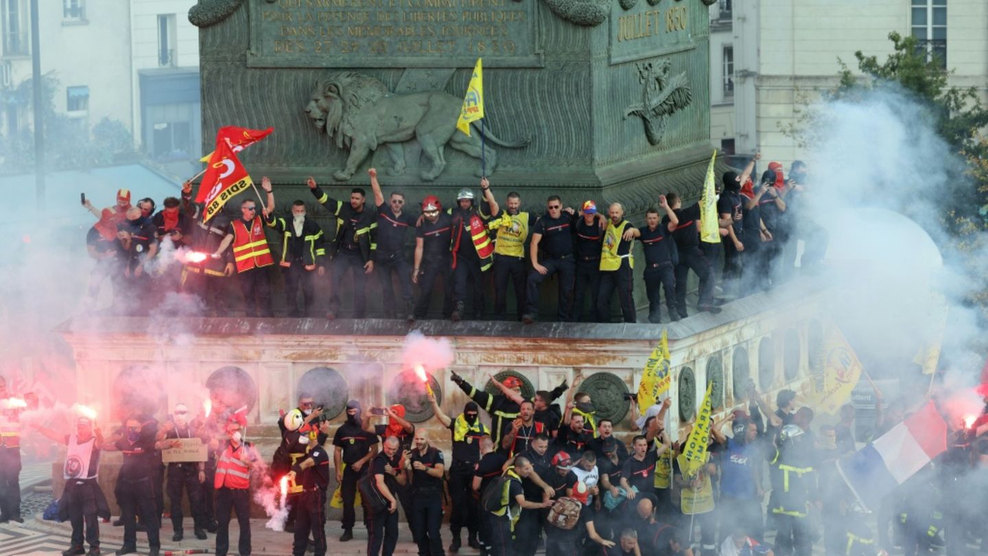 Proteste gegen Sparpläne und Missstände an Schulen erschüttern Frankreich