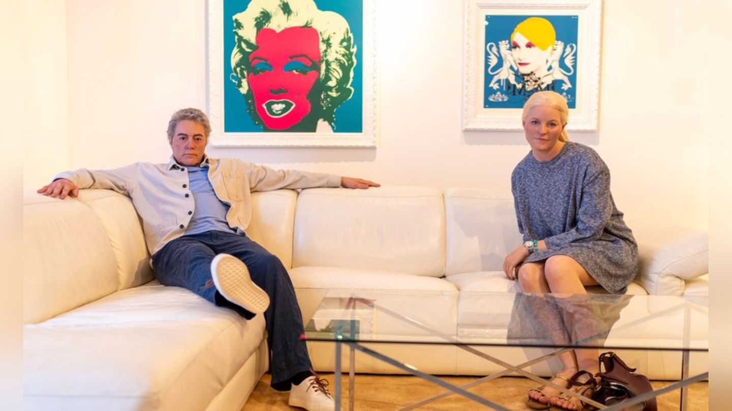 Mette-Marit und Jeffrey Epstein schockieren Oslo als Wachsfiguren